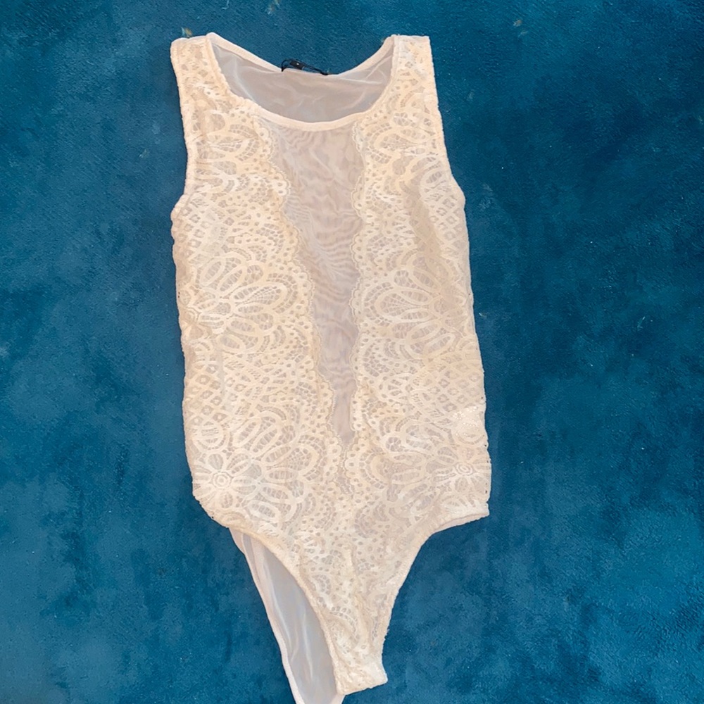 Sheer and lacy white sleeveless bodysuit - S